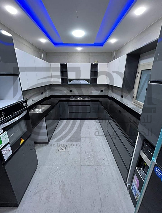 مطبخ بولي لاك لامع بتصميم حرف U